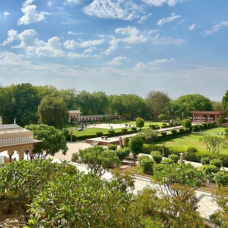 Umaid Palace - A Lakeside Heritage Palace Resort Near Jaipur Close To Bhangarh & Chand Baori Stepwell Abhaneri Dubbī 外观 照片