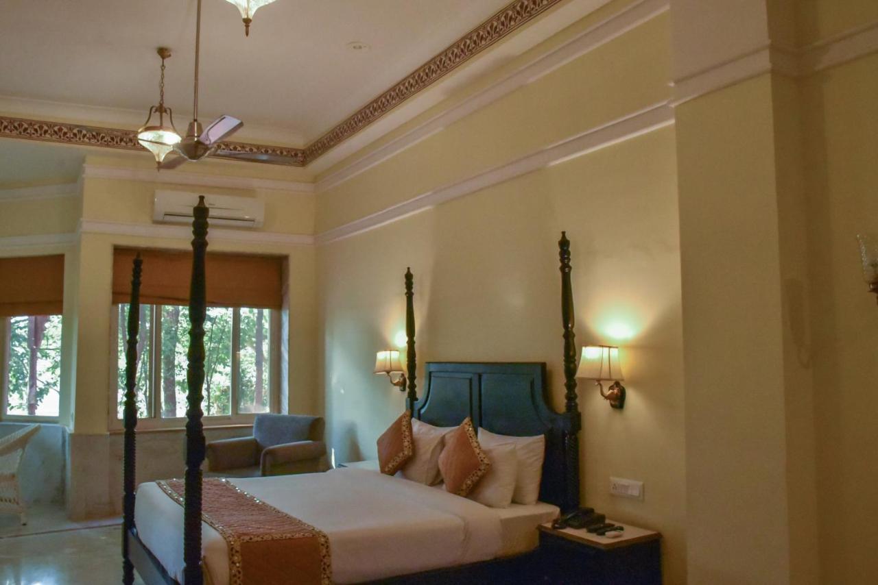 Umaid Palace - A Lakeside Heritage Palace Resort Near Jaipur Close To Bhangarh & Chand Baori Stepwell Abhaneri Dubbī 外观 照片