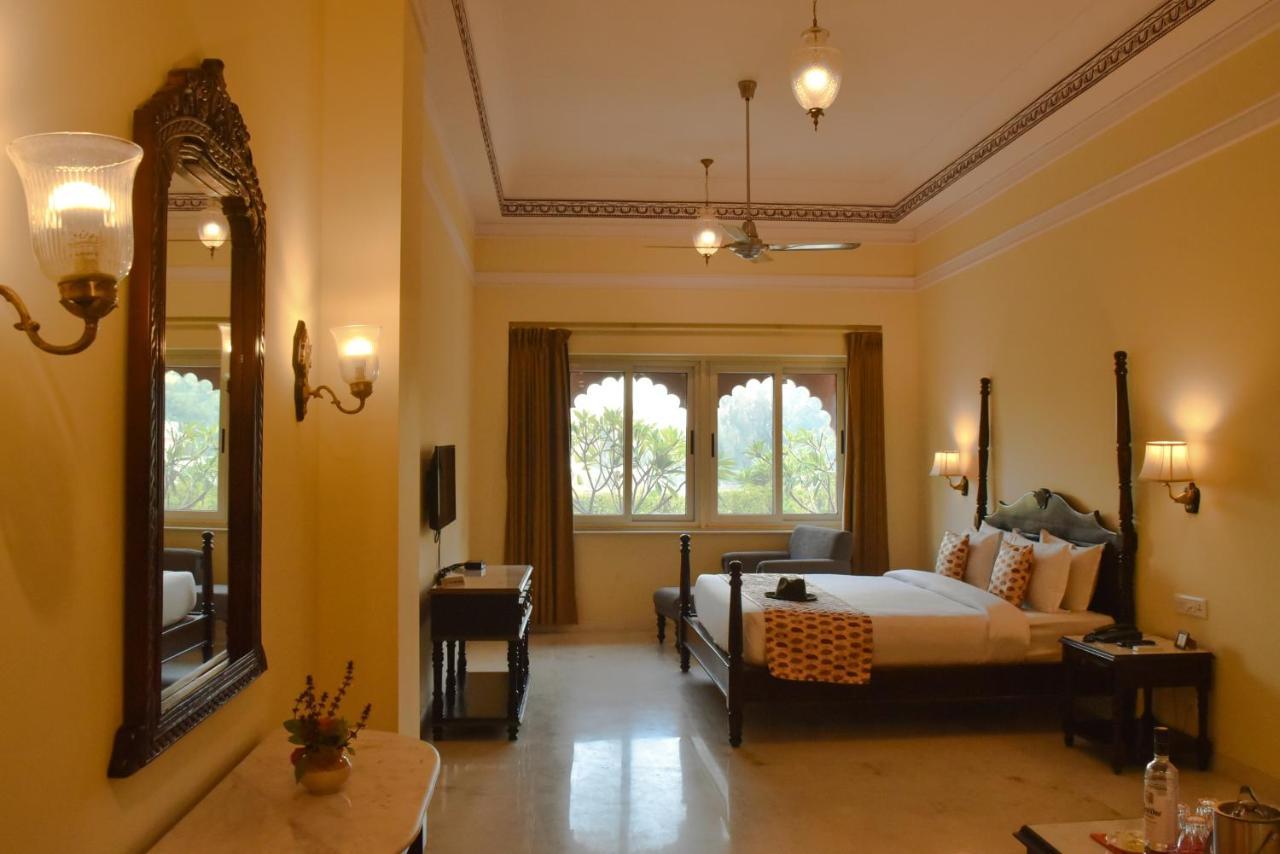 Umaid Palace - A Lakeside Heritage Palace Resort Near Jaipur Close To Bhangarh & Chand Baori Stepwell Abhaneri Dubbī 外观 照片