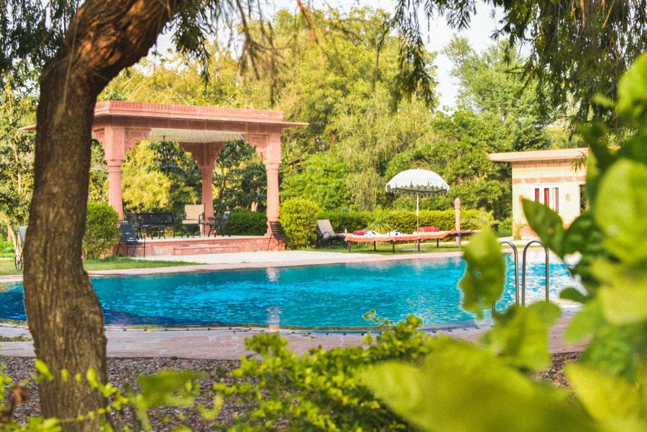 Umaid Palace - A Lakeside Heritage Palace Resort Near Jaipur Close To Bhangarh & Chand Baori Stepwell Abhaneri Dubbī 外观 照片