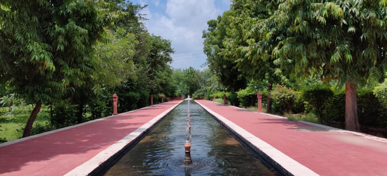 Umaid Palace - A Lakeside Heritage Palace Resort Near Jaipur Close To Bhangarh & Chand Baori Stepwell Abhaneri Dubbī 外观 照片
