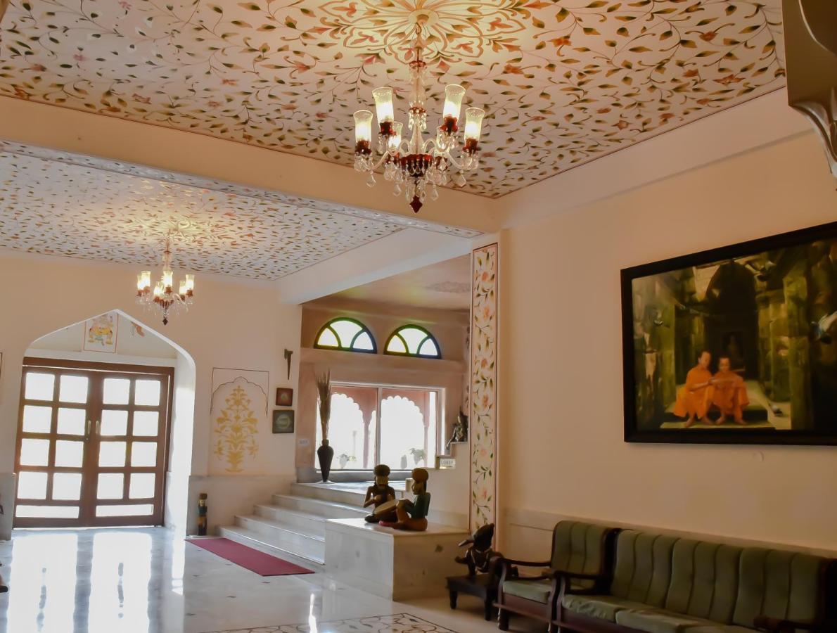 Umaid Palace - A Lakeside Heritage Palace Resort Near Jaipur Close To Bhangarh & Chand Baori Stepwell Abhaneri Dubbī 外观 照片