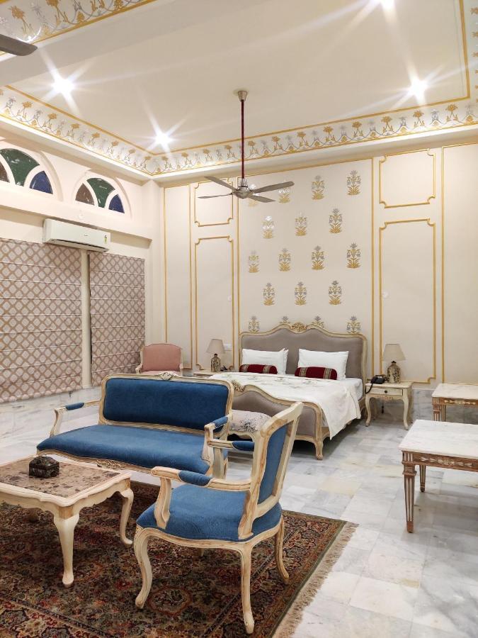 Umaid Palace - A Lakeside Heritage Palace Resort Near Jaipur Close To Bhangarh & Chand Baori Stepwell Abhaneri Dubbī 外观 照片