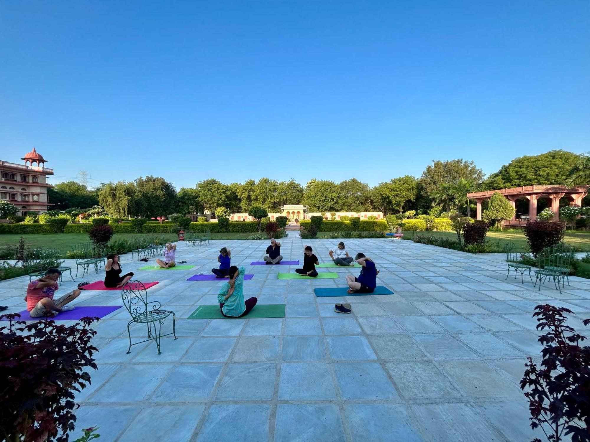 Umaid Palace - A Lakeside Heritage Palace Resort Near Jaipur Close To Bhangarh & Chand Baori Stepwell Abhaneri Dubbī 外观 照片