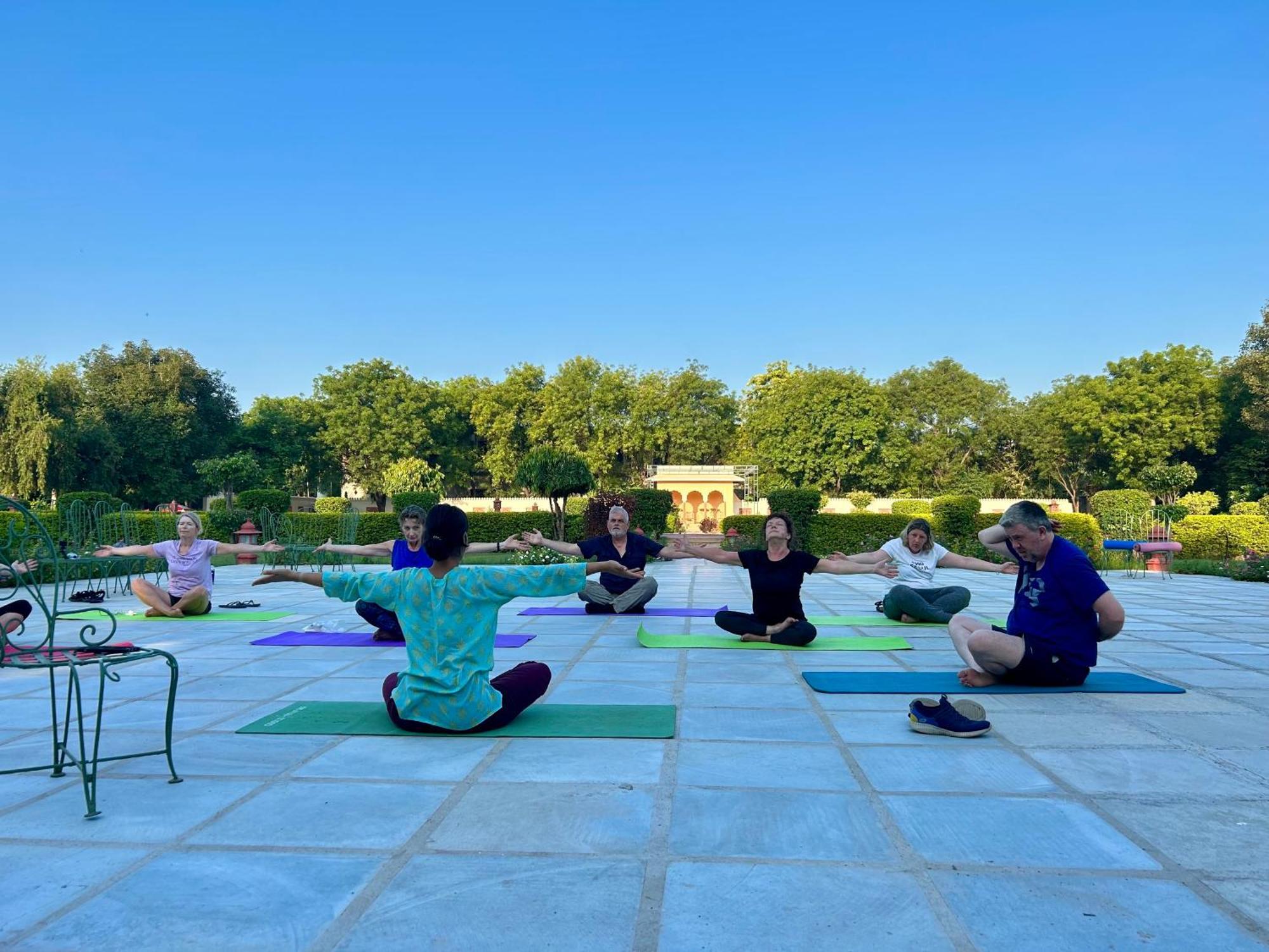 Umaid Palace - A Lakeside Heritage Palace Resort Near Jaipur Close To Bhangarh & Chand Baori Stepwell Abhaneri Dubbī 外观 照片