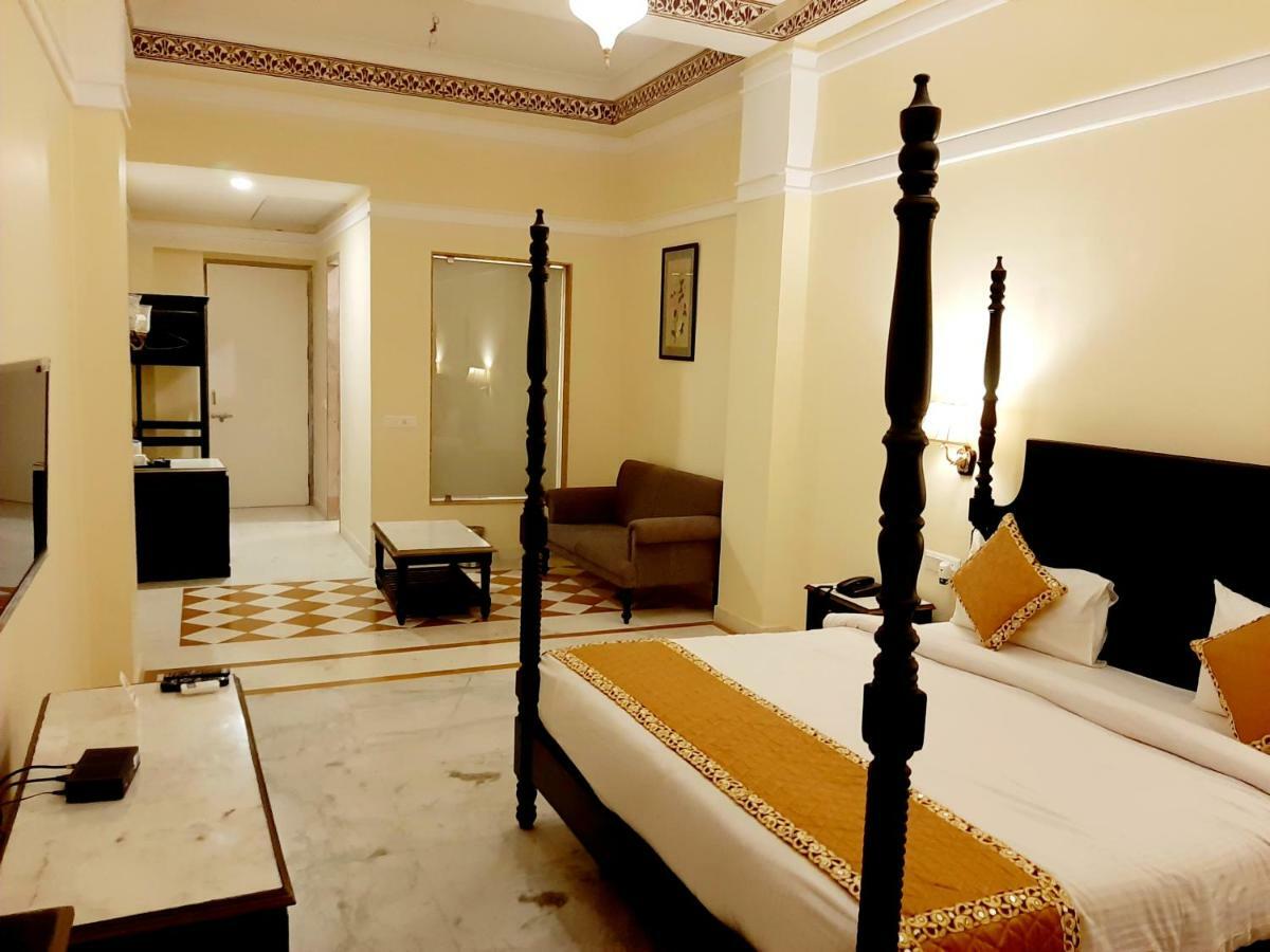 Umaid Palace - A Lakeside Heritage Palace Resort Near Jaipur Close To Bhangarh & Chand Baori Stepwell Abhaneri Dubbī 外观 照片