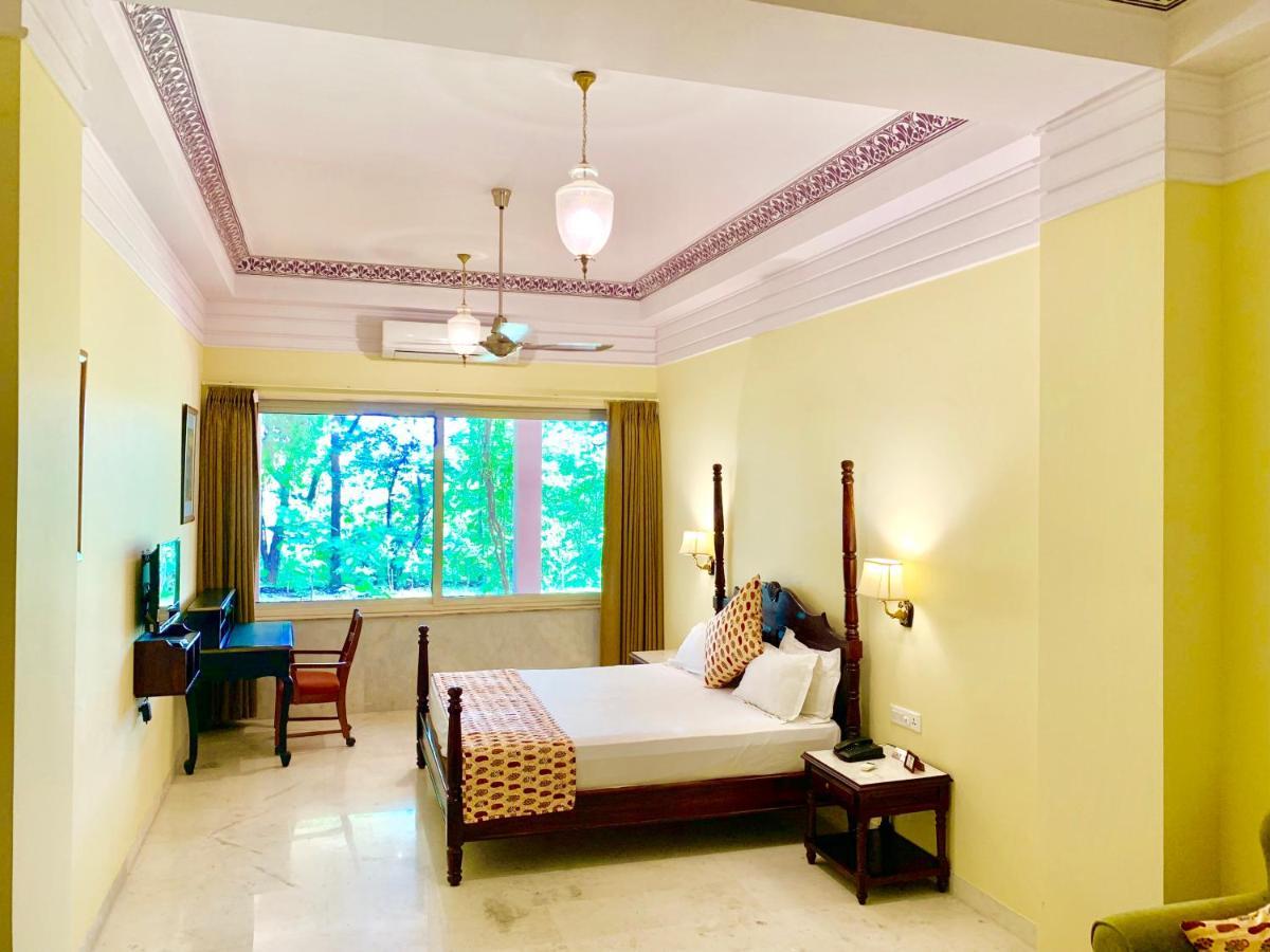 Umaid Palace - A Lakeside Heritage Palace Resort Near Jaipur Close To Bhangarh & Chand Baori Stepwell Abhaneri Dubbī 外观 照片